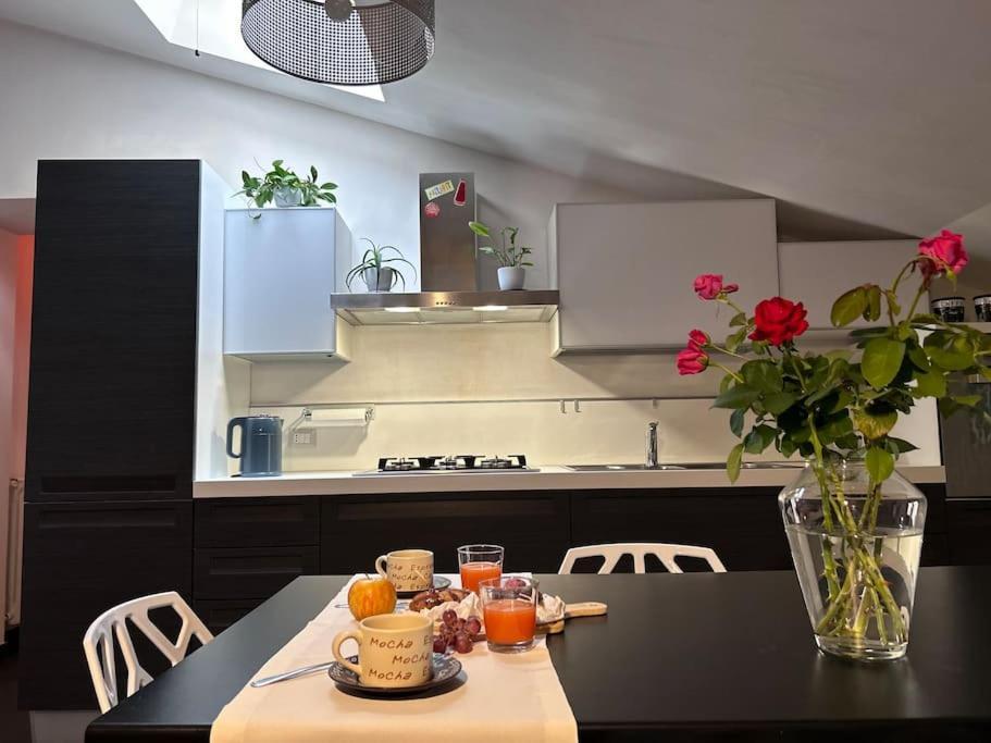 Elegante Appartamento Privato In Palazzo Storico Del XVIII - Pieno Centro Nicosia Eksteriør billede