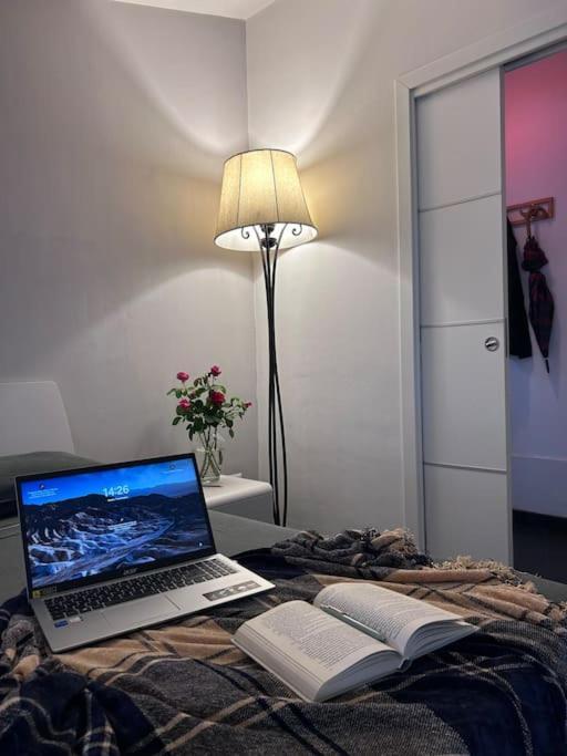 Elegante Appartamento Privato In Palazzo Storico Del XVIII - Pieno Centro Nicosia Eksteriør billede