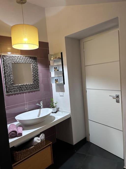 Elegante Appartamento Privato In Palazzo Storico Del XVIII - Pieno Centro Nicosia Eksteriør billede