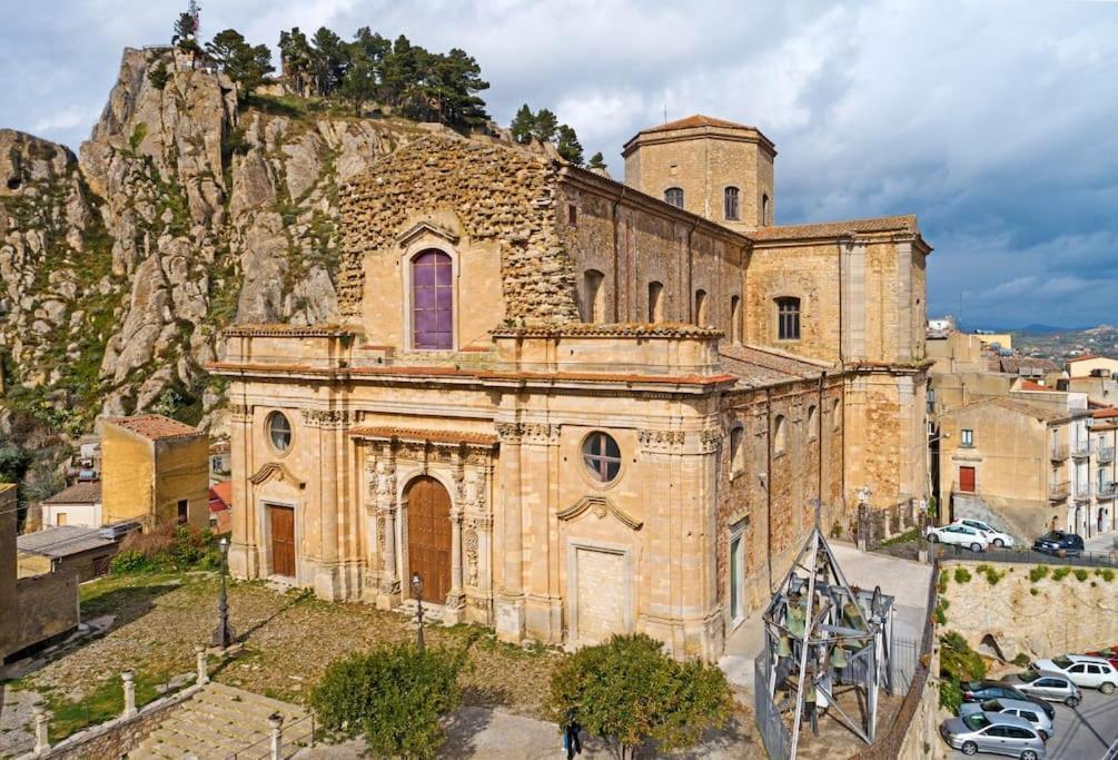 Elegante Appartamento Privato In Palazzo Storico Del XVIII - Pieno Centro Nicosia Eksteriør billede