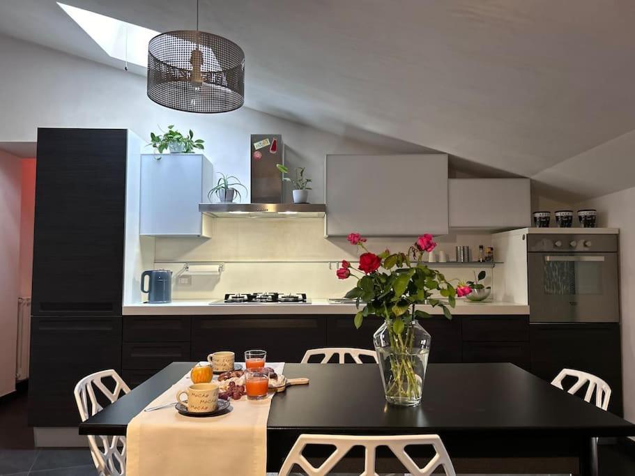 Elegante Appartamento Privato In Palazzo Storico Del XVIII - Pieno Centro Nicosia Eksteriør billede