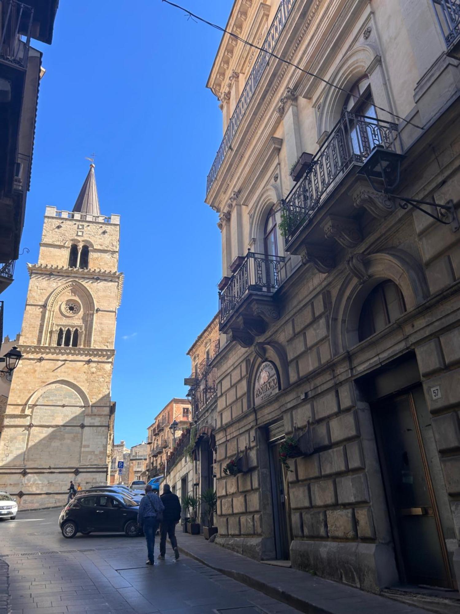 Elegante Appartamento Privato In Palazzo Storico Del XVIII - Pieno Centro Nicosia Eksteriør billede